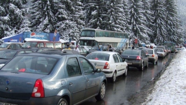 Aglomerație pe DN1. Se circulă în coloană pe Valea Prahovei - dn16465910000066900-1547990426.jpg