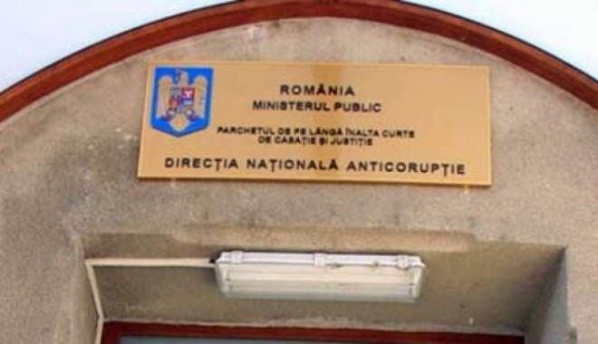 Director din Hidroelectrica, reținut de DNA pentru dare de mită - dna-1382544399.jpg