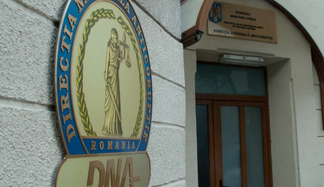 Universitatea Ovidius, din nou în vizorul DNA. Un cadru universitar a fost reținut - dna-1475573856.jpg