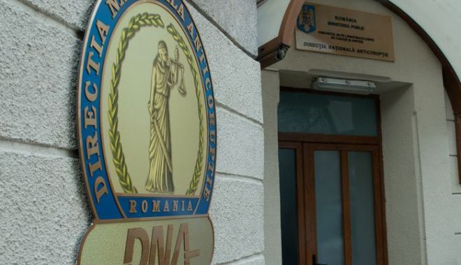 Ofițer de poliție judiciară reținut pentru luare de mită în valoare de 1,1 milioane euro - dna-1588400881.jpg