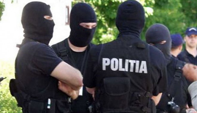 Percheziții în București și trei județe, fiind vizate 23 de persoane care au înșelat 30 de bănci - dna1311579924-1336457949.jpg