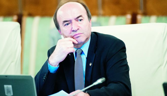 Laura Codruța Kovesi, greu de înlocuit. Cei patru candidați înscriși la șefia DNA, respinși - dnatudoreltoader-1532708261.jpg