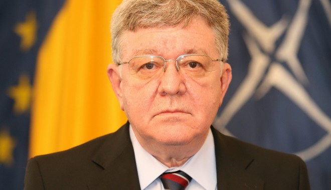Ministrul apărării naționale, Cornel Dobrițoiu, prezent la repatrierea militarilor din Afganistan - dobritoiucorneliu-1345469686.jpg