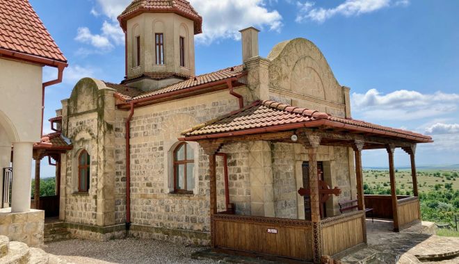 Ortodoxism în Dobrogea - Mănăstirea şi peştera Sfântului Ioan Casian - dobrogeamanastirea-1637263739.jpg