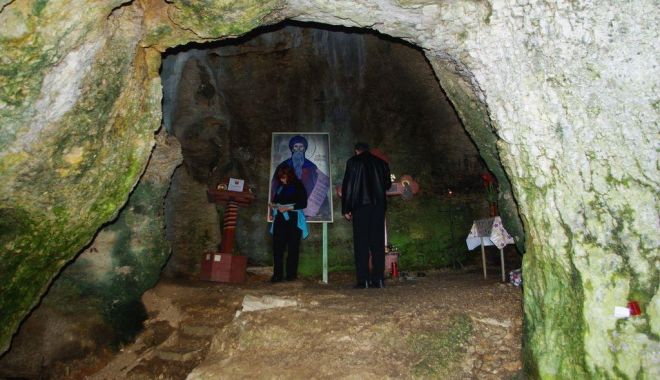Ortodoxism în Dobrogea - Mănăstirea şi peştera Sfântului Ioan Casian - dobrogeasurprinzatoarepestera-1637263845.jpg