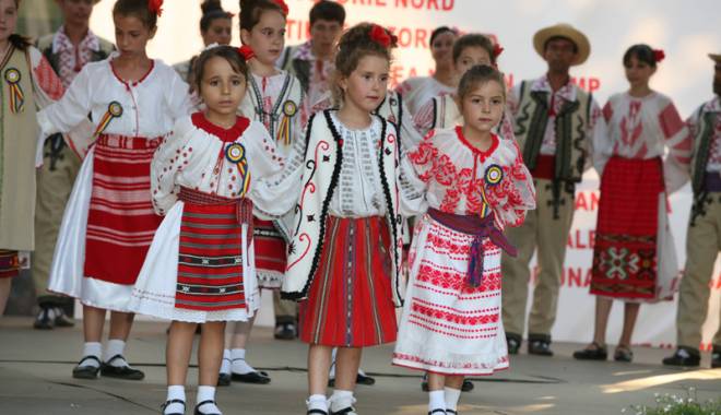 Frumoasele tradiții folclorice, promovate în sudul litoralului - dobrogemandragradina131-1441036214.jpg
