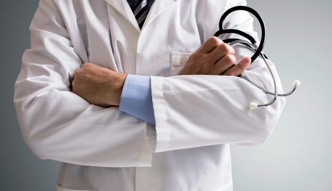 Tot mai multe cazuri de cancer mamar la bărbați - doctor-1499439051.jpg