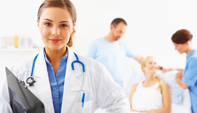 Câte mii de euro poate câștiga un medic sau o asistentă româncă, în Franța - doctorfemalewomeninmedicine-1392071472.jpg
