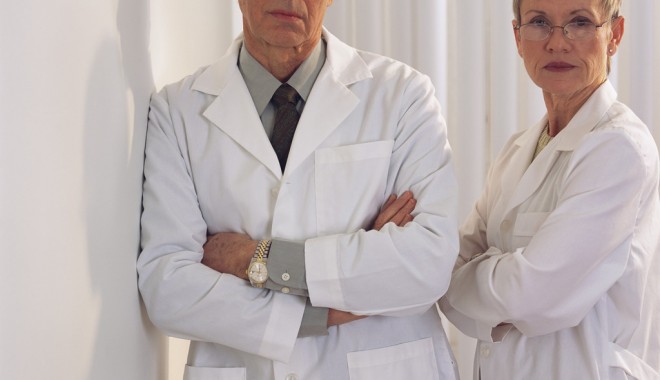 Medicii români,  susținuți la nivel internațional - doctori-1341751331.jpg