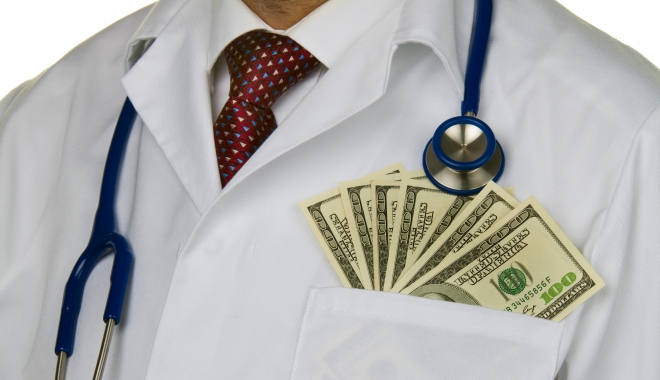 De ce recomandă medicii cele mai scumpe medicamente. Vezi aici câți bani primește doctorul tău din sponsorizări - doctorwmoney1-1469180130.jpg