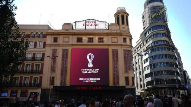 Qatar-ul a lansat emblema oficială a CM 2022. Logo-ul, proiectat pe clădiri din Londra, New York și Paris - doha42620000-1567597683.jpg