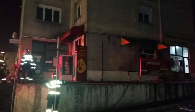 VIDEO. Pompierii constănțeni, în alertă. PATISERIE CUPRINSĂ DE FLĂCĂRI - doi-1487525003.jpg