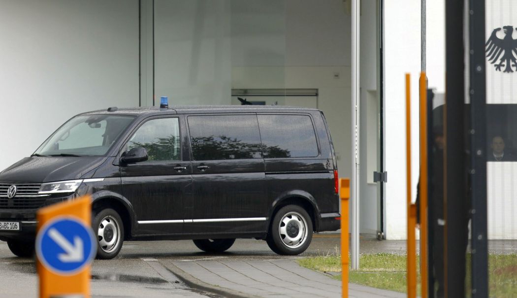 Doi presupuşi spioni ruşi, arestaţi în Germania pentru că ar fi plănuit acte de sabotaj militar - doi-1713549375.jpg