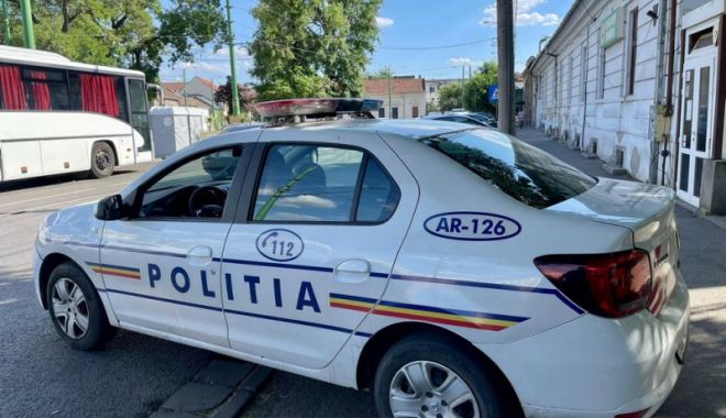 Doi adolescenți mascați dădeau spargeri în Medgidia. Au fost arestați preventiv! - doi-ad-1682676655.jpeg