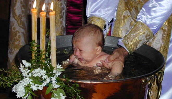 Doi copii aflați în asistență maternală, botezați, sâmbătă, la Cumpăna - doicopiibotez-1391189018.jpg
