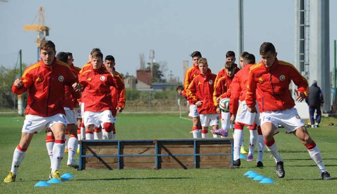 Doi sportivi de la Academia Hagi,  la Turneul UEFA de Dezvoltare U16 - doifotbal-1429116486.jpg