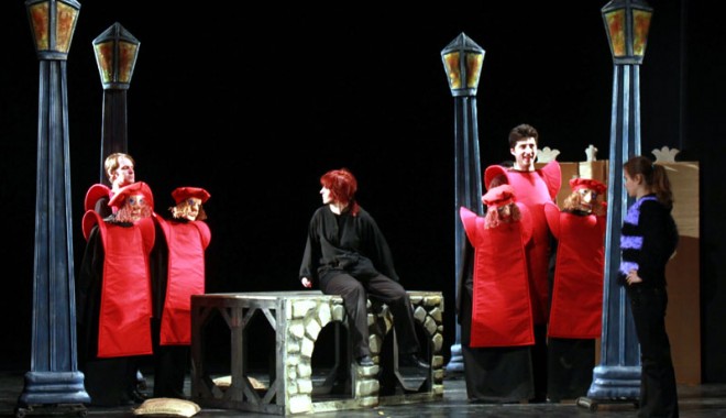 Doi gemeni, vedetele premierei de la Teatrul 