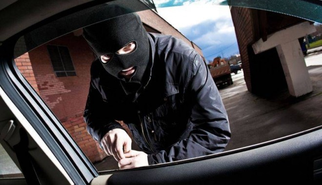 Polițiștii vă sfătuiesc cum să vă protejați mașina de hoți - doihotidinautoturisme1340811379-1348665664.jpg