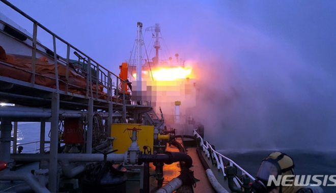 Doi marinari au murit în incendiul de pe un tanc petrolier - doimarinariaumuritinincendiu-1553555071.jpg