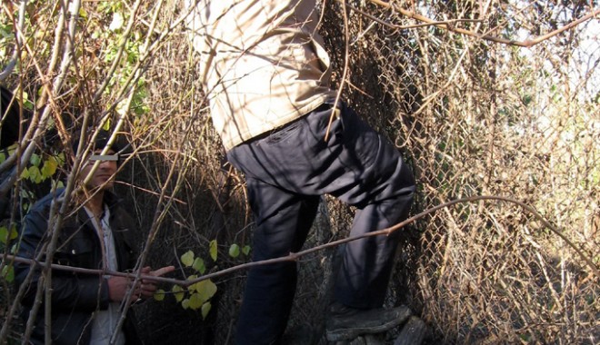 Doi pakistanezi, opriți din drumul lor către vest - doipakistaneyiopritidindrum-1386010690.jpg