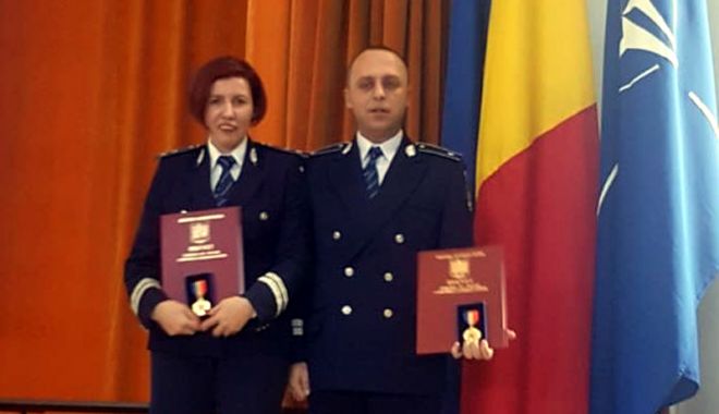 Doi polițiști constănțeni, premiați cu Emblema de onoare a Ministerului Afacerilor Interne - doipolitisticonstanteni3-1544111062.jpg
