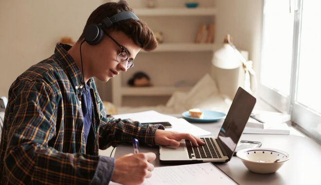Studenţi ovidieni, participanţi la concursul naţional de securitate cibernetică - doistudenti-1603208851.jpg