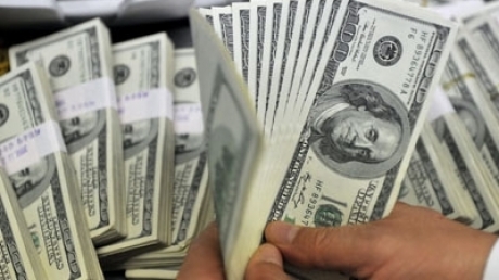 Curs BNR: 3,2955 lei/dolar - dolar-1323774982.jpg