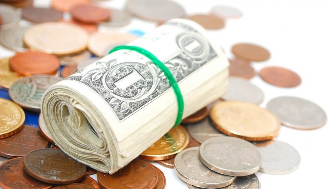 Dolarul urcă ușor - dolar-1350988946.jpg