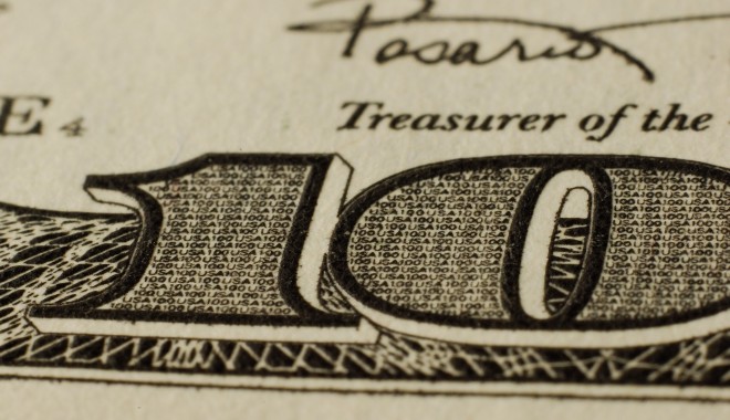 Dolarul american bate pasul pe loc - dolar-1362570030.jpg