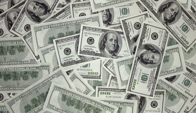 Dolarul american, mai puternic - dolar-1377170260.jpg
