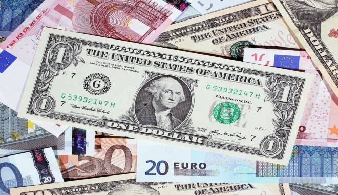 Euro se apreciază în raport cu dolarul - dolar-1458477640.jpg