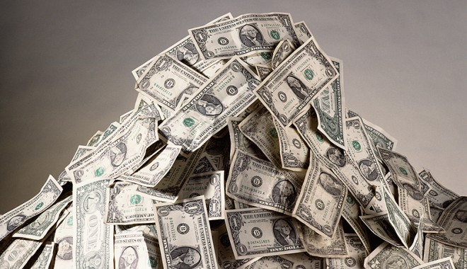 Dolarul american scade și astăzi - dolari-1366886530.jpg