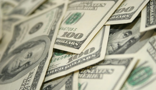 Dolarul american își continuă aprecierea - dolari-1369132515.jpg