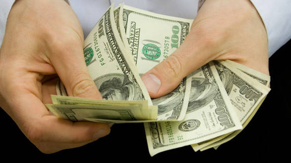 Dolarul a cedat 3 bani - dolari-1478113267.jpg