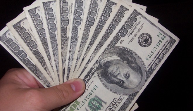 Dolarul american se depreciază și astăzi! - dolarx2-1386767538.jpg