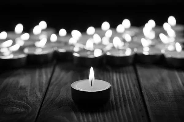 Român mort la patru zile după o cădere de la 7 metri. Familia îndoliată își pierduse și fiica - doliu-italia-1772007368.webp