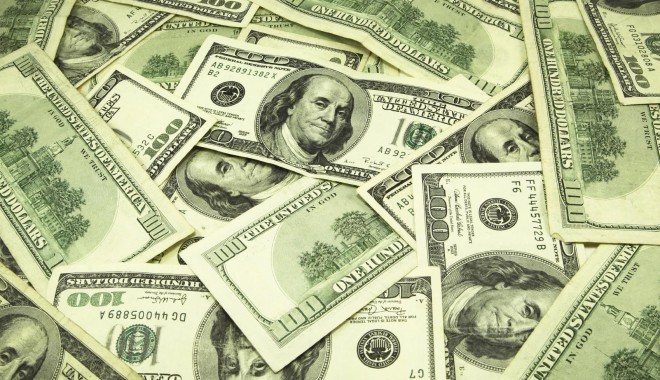 Dolarul american s-a apreciat considerabil! - dollar-1377773288.jpg