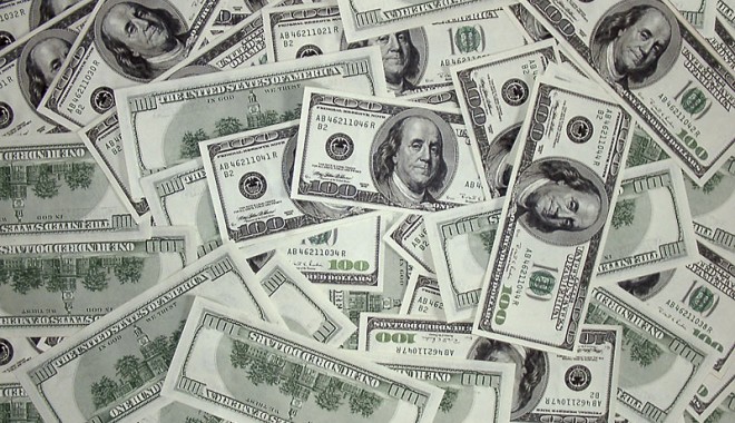 Dolarul american începe să-și revină bine - dollars-1351855737.jpg
