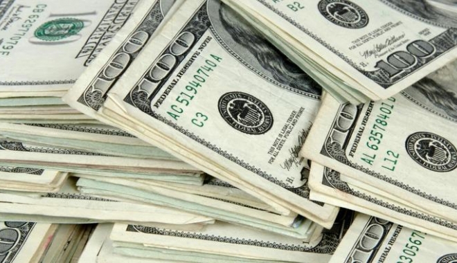 Dolarul a pierdut 0,03% în lupta cu leul - dollars-1476886545.jpg
