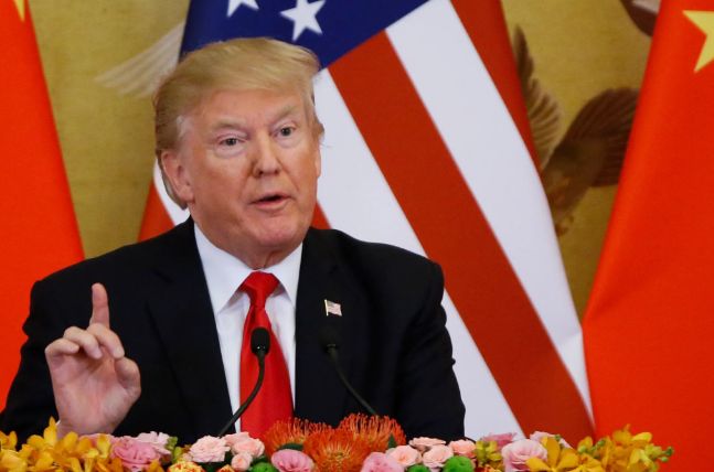 Donald Trump amenință China cu tarife vamale de 50% - donald-1776068243.webp