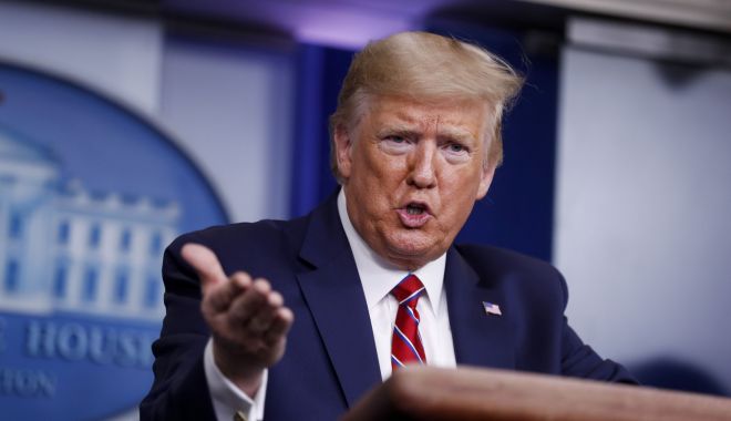 Donald Trump nu poartă mască pentru că nu ar vrea să arate 