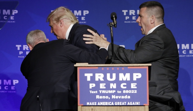 Donald Trump, evacuat de urgență de pe scenă - donaldtrump-1478419776.jpg