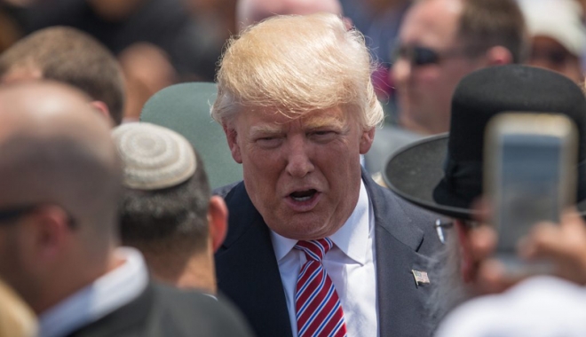 Trump își apără echipa de miliardari: 