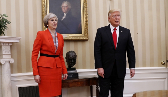 Donald Trump se va întâlni cu Theresa May, la Davos - donaldtrumpsitheresamay-1516800523.jpg