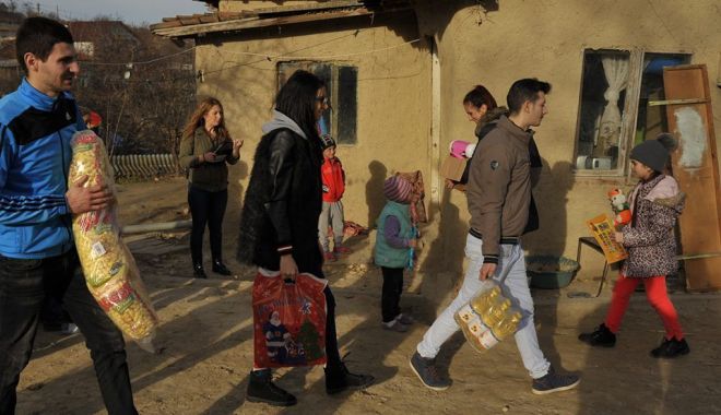 Campanie umanitară pentru câteva familii din Chirnogeni - donatii-1544439584.jpg