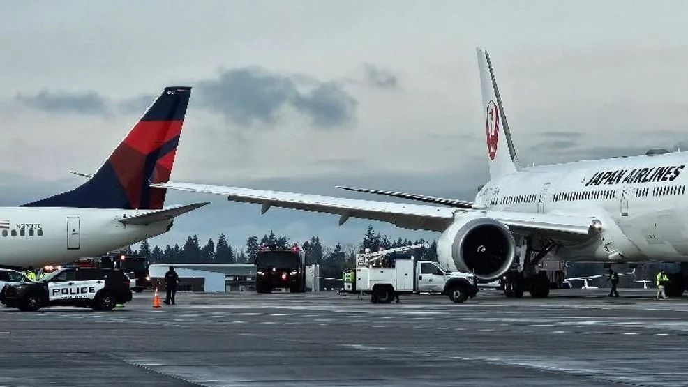 Două avioane de pasageri s-au ciocnit pe pista aeroportului din Seattle - doua-avioane-sau-ciocnit-1738845164.jpg