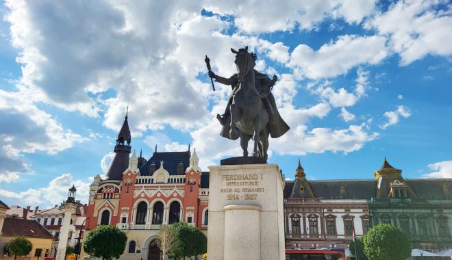 Note de călătorie. Oradea, o oază de linişte şi cultură. Un loc care pare desprins de România - doua-piata-unirii-alt-unghi-1696530001.jpg