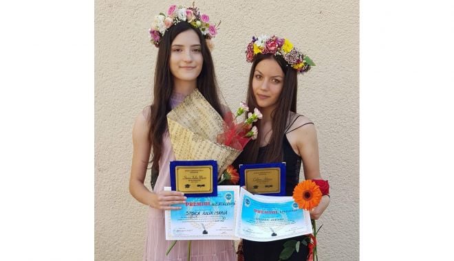 Două absolvente de 10, la Şcoala Gimnazială nr. 8 Constanţa - douaabsolvente2-1623593692.jpg