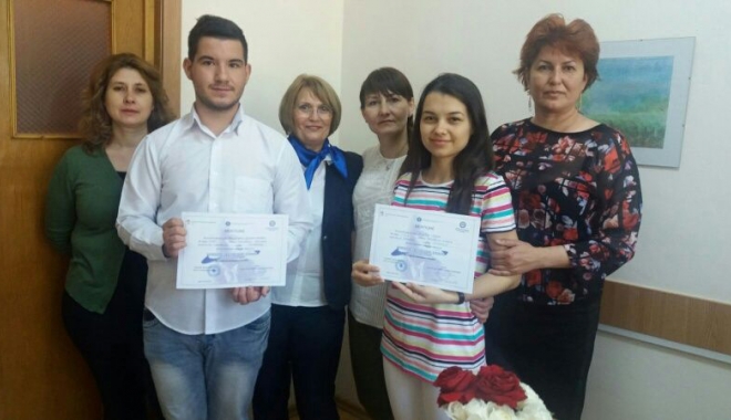 Doi elevi din Mangalia admiși deja la facultate - douaeleve-1462985675.jpg