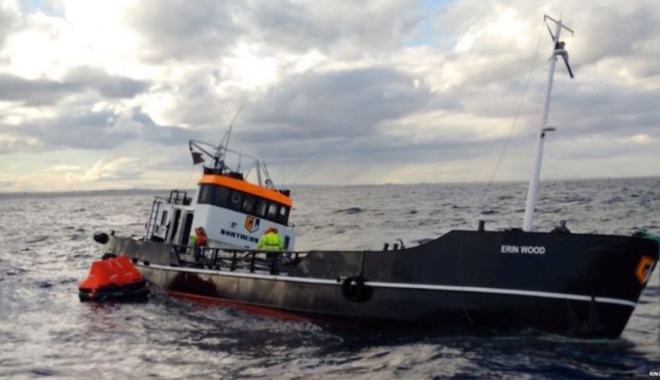 Două nave s-au ciocnit pentru că unul dintre comandanți se urina în mare - douanave-1483369908.jpg